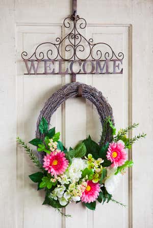 Rustic Welcome Wreath Holder